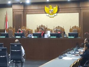 Suara Lukas Enembe Meninggi Jawab Jaksa: Tidak Ada Judi, Dengar!