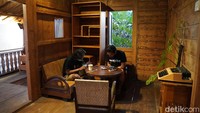 Di lantai 2, traveler akan menemukan rumah joglo yang diberi nama area memorable vintage.