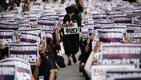 Begini potret demo guru-guru di Seol, Senin (4/9/2023), yang turun ke jalan memprotes rekan kerja mereka yang bunuh diri.