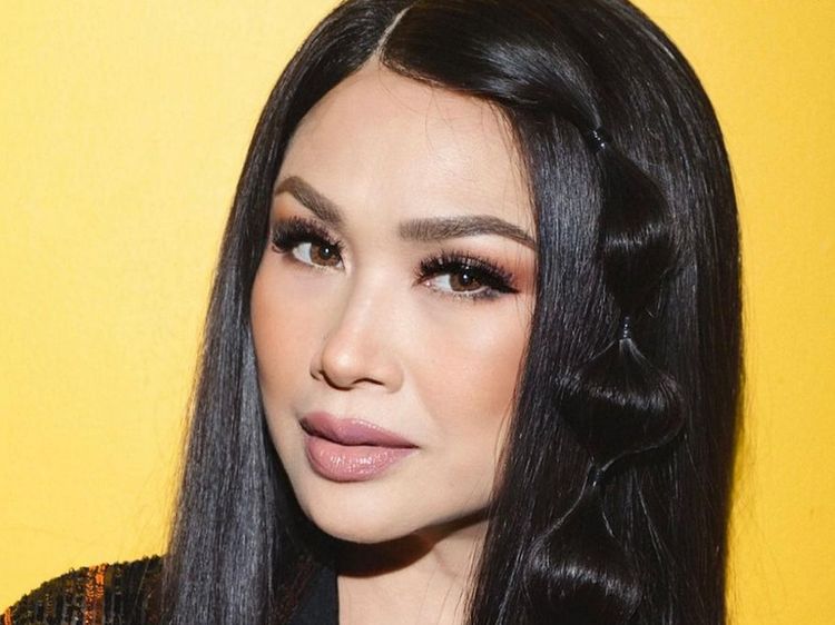 8 Foto Transformasi Titi DJ Setelah Operasi Plastik, Sering Bikin Manglingi