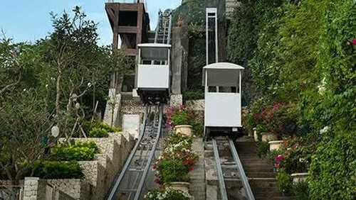 Tram Lift di Rock Bar Bali, Badung.