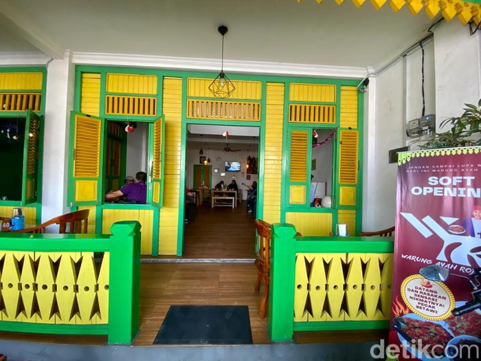 Warung Ayah Rojak: Sedap Mampus! Pecak Ikan Nila dan Semur Jengkol ala Ayah Ayu Ting Ting Warung Ayah Rojak: Sedap Mampus! Pecak Ikan Nila dan Semur Jengkol ala Ayah Ayu Ting Ting