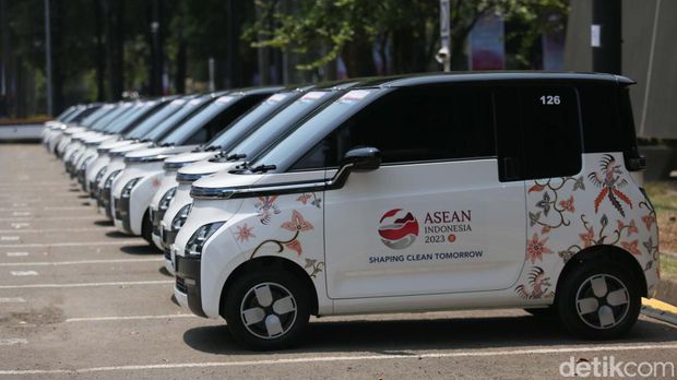 Wuling Motors Indonesia menyiapkan 150 unit Wuling Air ev untuk mendukung KTT ASEAN 2023. Kendaraan listrik ini jadi alat transportasi para delegasi.