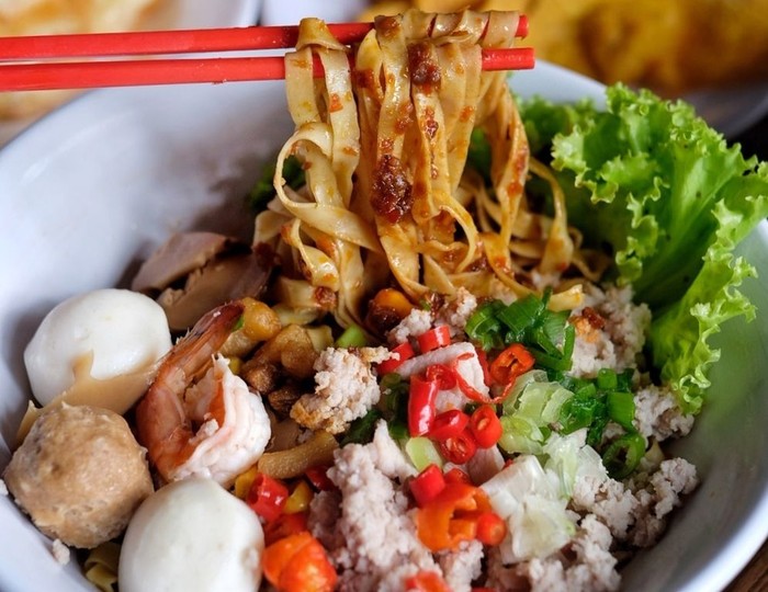 5 Mee Pok Singapura dengan Bakso Ikan yang Enak Ada di Sini