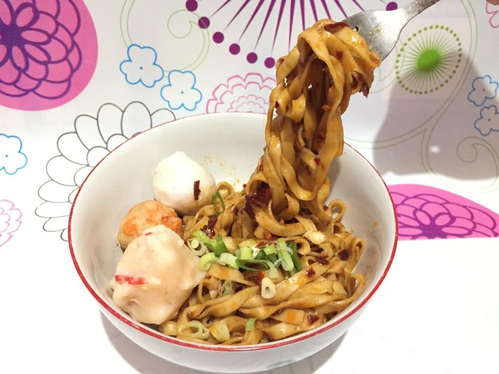 5 Mee Pok Singapura dengan Bakso Ikan yang Enak Ada di Sini