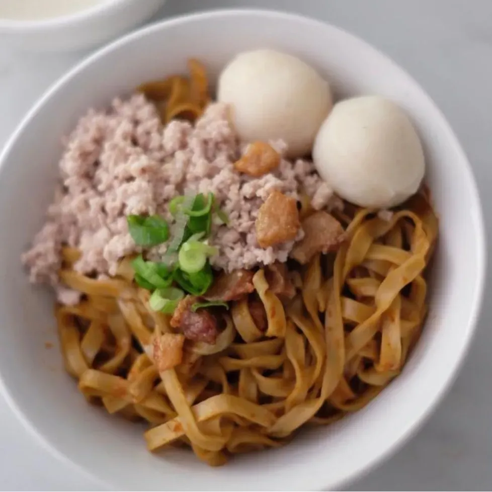 5 Mee Pok Singapura dengan Bakso Ikan yang Enak Ada di Sini