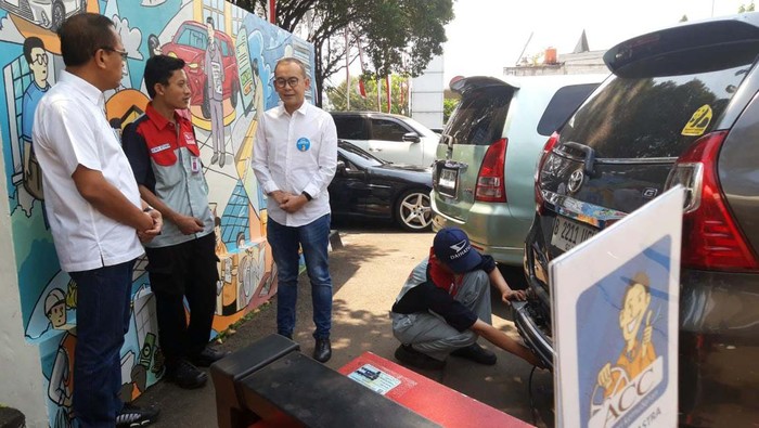 ACC Berikan Diskon Denda 45% di Hari Pelanggan Nasional 2023 Astra Credit Companies (ACC) merayakan Hari Pelanggan Nasional 2023. Mereka memberikan diskon 45 % hingga pengadakan pemeriksaan kesehatan hingga uji emisi.