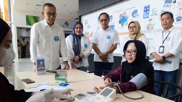 Astra Credit Companies (ACC) merayakan Hari Pelanggan Nasional 2023. Mereka memberikan diskon 45 % hingga pengadakan pemeriksaan kesehatan hingga uji emisi.