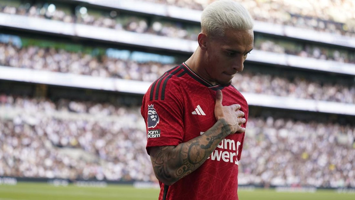 Antony sudah kembali berlatih di Manchester United (Foto: Alberto Pezzali/AP)