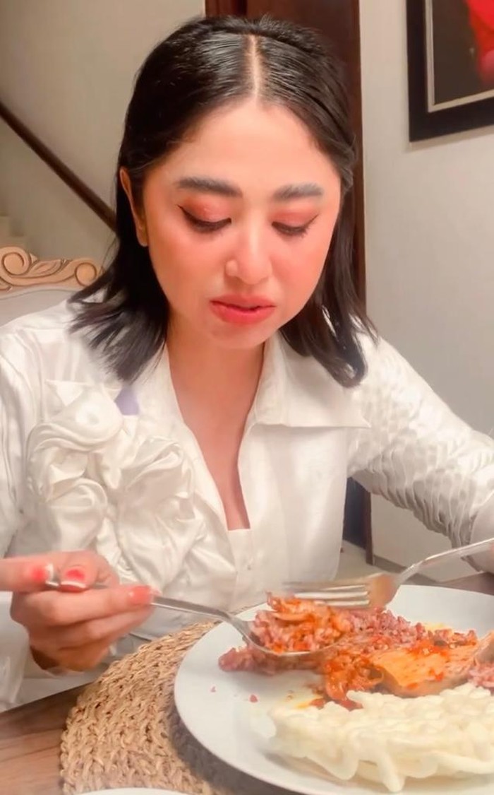 Dewi Perssik Dewi Perssik