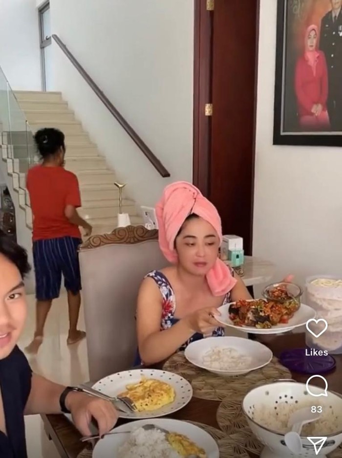 Dewi Perssik Dewi Perssik