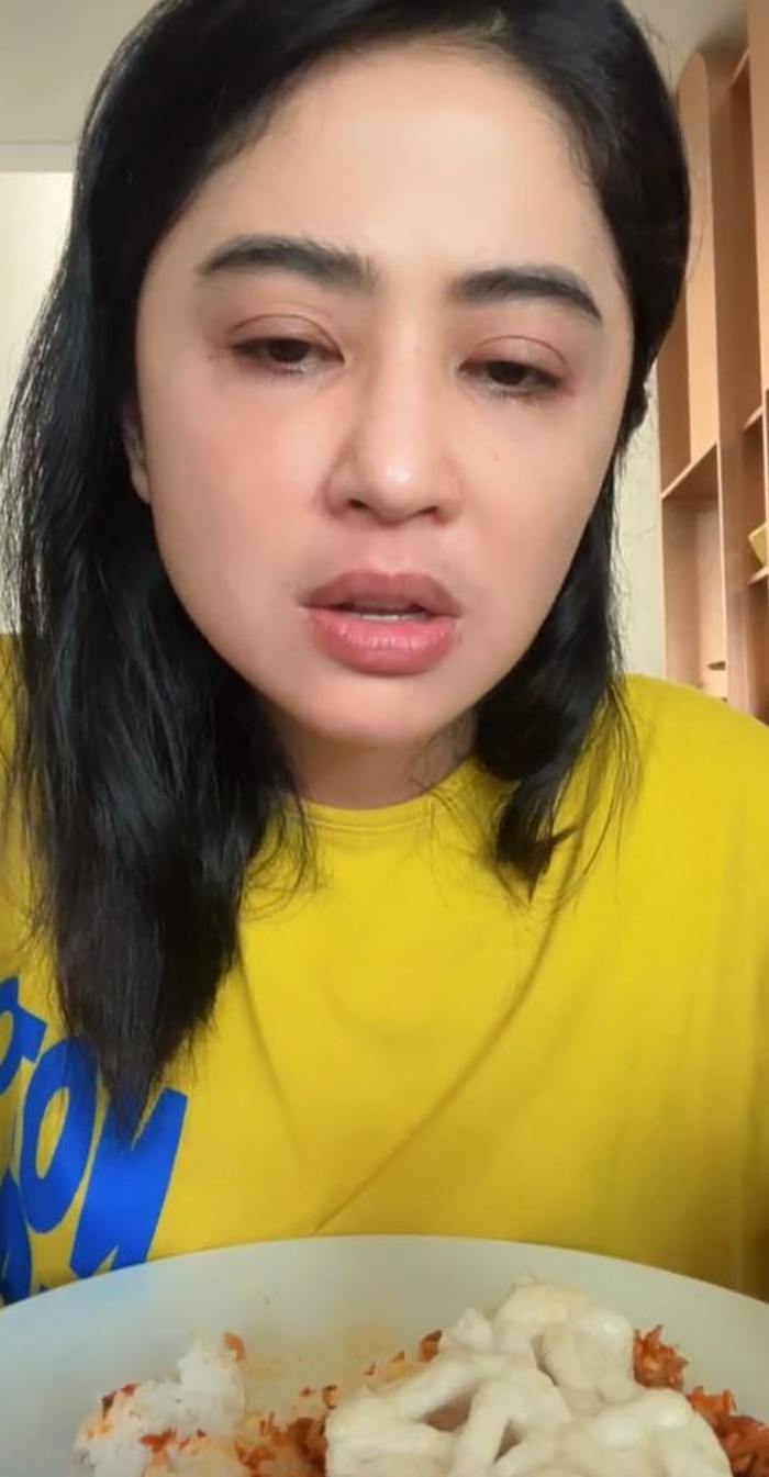 Dewi Perssik Dewi Perssik