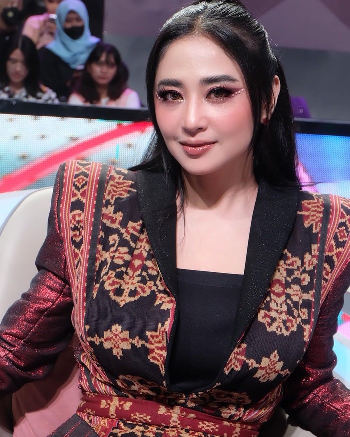 Dewi Perssik