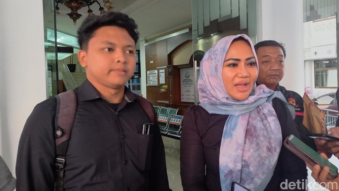 Ketua Forum Peduli UNS Diah Warih Anjari, saat ditemui di Kejari Solo, Selasa (5/9/2023)