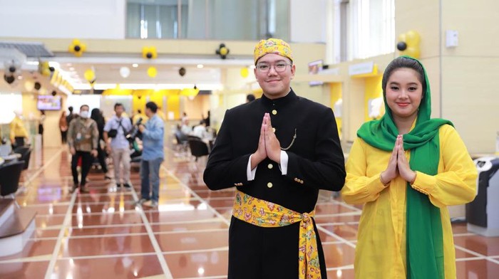 Direksi Turun Gunung Layani Nasabah di Harpelnas 2023 Memperingati Hari Pelanggan Nasional 2023 Maybank Indonesia mengusung semangat ‘Journey to Customer Centricity’, Tiga direksi turun gunung layani kebutuhan nasabah secara langsung.
