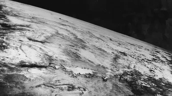 Gambar ini, diambil pada tahun 1946, adalah salah satu gambar Bumi pertama yang diambil dari luar angkasa Foto: Buzzfeed