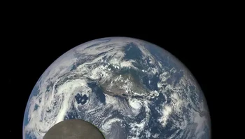 Inilah gambaran nyata Bulan yang melintas di depan Bumi: Foto: Buzzfeed