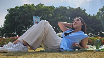 Untuk kamera belakang, Samsung Galaxy Z Flip5 dibekali ultra wide 12 MP (f/2.2), wide angle 12 MP (f/1.8). Sedangkan untuk kamera depannya 10 MP (f/2.2). Foto: Aisyah/detikINET