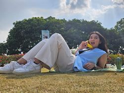 Jepretan Samsung Galaxy Z Flip 5 Dipakai Buat Piknik