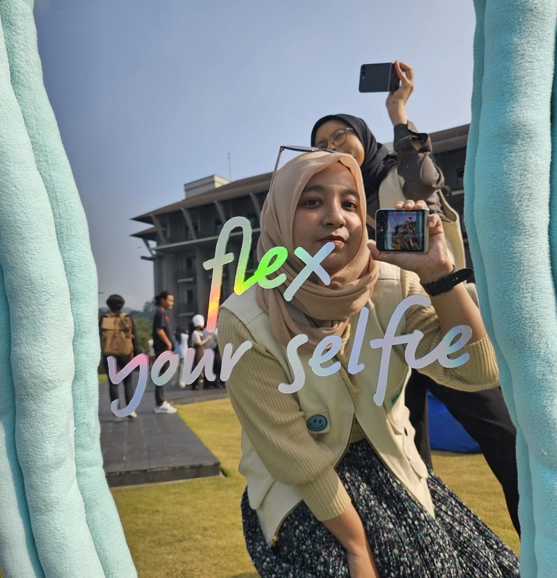 Foto Model Galaxy Z Flip5