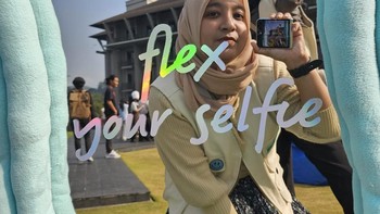 Mirror selfie menggunakan flex camera. Foto: Aisyah/detikINET