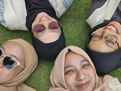 Jepretan Samsung Galaxy Z Flip 5 Dipakai Buat Piknik