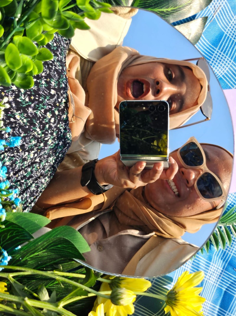 Foto Model Galaxy Z Flip5