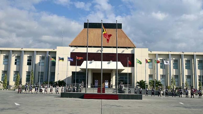 Istana negara merupakan istilah yang merujuk pada bangunan atau kompleks bangunan yang digunakan sebagai tempat kediaman resmi atau pusat pemerintahan bagi kepala negara atau pemerintah. Setiap negara memiliki istana negara sendiri dengan nama dan fungsi yang berbeda-beda, tak terkecuali negara-negara di Asia Tenggara atau ASEAN.