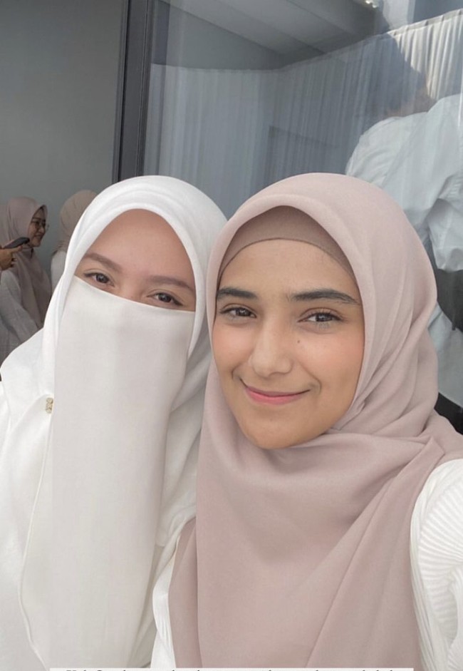 Sosok Nadya Mustika Rahayu pernah menjadi sorotan publik saat menikah dan kemudian bercerai dengan pedangdut Rizki DA. Kehidupan janda satu anak ini pun kemudian tak lepas dari sorotan media. Foto: Instagram