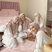 Untuk diketahui sebelumnya, Nadya Mustika dinikahi pedangdut Rizki Syafaruddin pada 2020 dan telah memiliki seorang putra. Pernikahan keduanya pun berakhir pada November 2021, karena tak ada kecocokan dan pengertian satu sama lain. Foto: Instagram