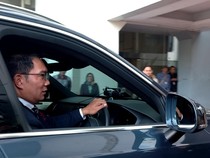 Nyetir Mobil Rp 1,8 Miliar Bandung-Jakarta, Apa Saja Isi Garasi Ridwan Kamil?
