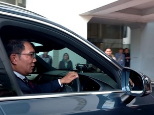 RK Nyetir Mobil Bandung-Jakarta, Hadiri Pelantikan Pj Gubernur Jabar