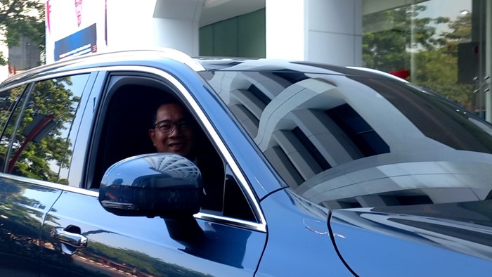 Gubernur Jabar Ridwan Kamil menghadiri pelantikan Pj Gubernur Jabar di Kemengadri, Selasa (5/9/2023). Dia mengatakan menyetir sendiri mobil dari Bandung hingga Jakarta.