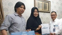 Jajaran Direksi PLN ICON Plus yang ikut serta dalam program sapa pelanggan ICONNET pada kesempatan Hari Pelanggan Nasional 2023, diantaranya Direktur Bisnis Konektivitas, Sigit Witjaksono, Direktur Keuangan, Teguh Widhi Harsono, Direktur Human Capital Management & Administrasi, Daru Tri Tjahjono, Direktur Pelayanan Teknologi Informasi PLN, Yohanes Sukrislismono serta Direktur Jaringan dan Infrastruktur, Doni Aris Setiawan. 