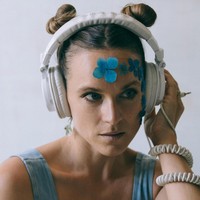 Di zaman ini, wanita mendapat dukungan untuk menjalani profesi selagi menyusui. Seorang ibu bernama Heather Christie pun tak ragu untuk membawa anaknya saat bekerja. Bukan kerja kantoran, profesinya sebagai seorang DJ membuat hal tersebut mengundang perhatian. Foto: Instagram Heather Christie