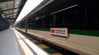 KA Cepat akan terintegrasi dengan KA Feeder di Stasiun Padalarang untuk untuk mempermudah penumpang KA Cepat menuju Stasiun Cimahi atau Stasiun Bandung. 