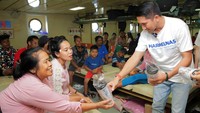 Selain hiburan musik, PELNI juga membagikan hadiah dan suvenir kepada pelanggan di Terminal Penumpang Pelabuhan Makassar, Sulawesi Selatan. Aplikasi PELNI Mobile sudah bisa diunduh di Playstore untuk perangkat Android maupun Appstore untuk pengguna iOS.  