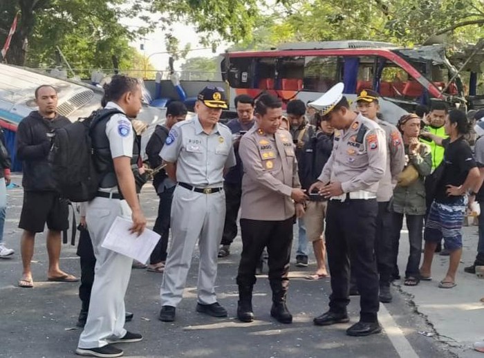 Kecelakaan bus di Ngawi
