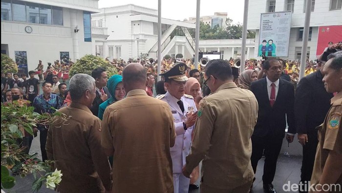 Kedatangan Pj Gubsu Hasanuddin di Kantor Gubernur Sumut. (Aprilda Ariana Sianturi/detikSumut)