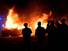 Pilunya Vendor Lentera Festival Lihat Barang Dijarah-Dibakar di Depan Mata Pilunya Vendor Lentera Festival Lihat Barang Dijarah-Dibakar di Depan Mata