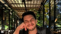 Makan malam dengan pasta di salah satu restoran mewah, Thariq berikan senyuman manisnya yang imut. Foto: Instagram @thariqhalilintar