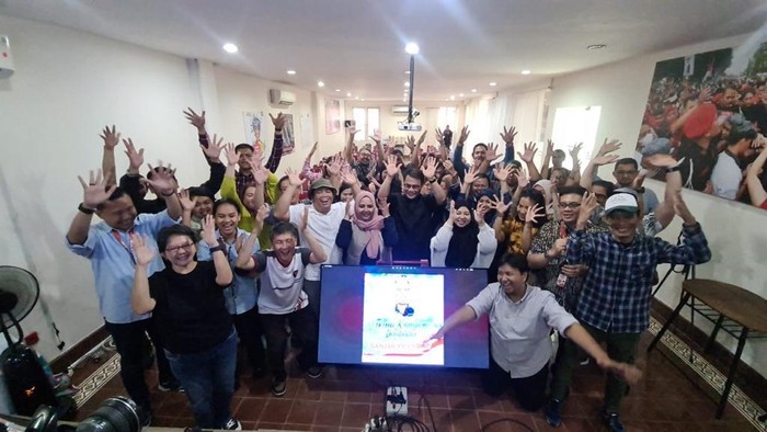 Ketua Tim Koordinasi Relawan Pemenangan Ganjar for President 2024, Ahmad Basarah, mengaku terharu Rumah Aspirasi Relawan Pemenangan Ganjar Pranowo Presiden 2024 didatangi 200 lebih anggota Komunitas Disabilitas Tunarungu Indonesia (KDTI). Mereka mengaku mengagumi Ganjar Pranowo dan menyatakan dukungannya untuk calon presiden berambut putih itu.