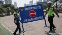 Adapun rincian anggota Polri, 1.128 personel ditugaskan untuk pengamanan rute, 300 personel untuk pengamanan parkir, dan 251 personel untuk pengawalan.