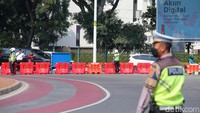 Buka-Tutup (situasional) di sepanjang Rute Lintasan saat kendaraan delegasi melintas.  