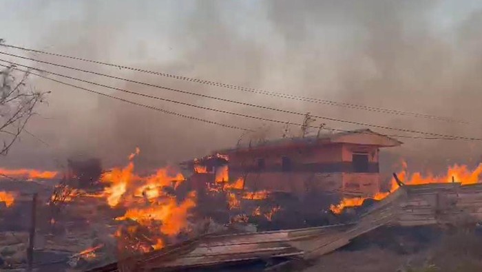 Lahan kilang mintak Pertamina di Tuban terbakar