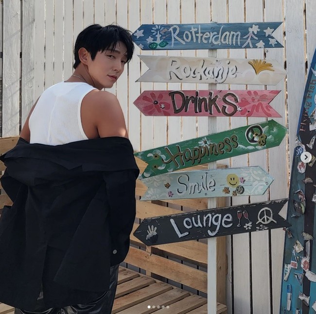 Hal itu diungkap Lee Joon Gi saat mengisi acara televisi You Quiz on the Block. Untuk menjaga bentuk tubuhnya dia berhenti makan karbohidrat dan menggantinya dengan asupan protein.Foto: dok. Instagram @actor_jg