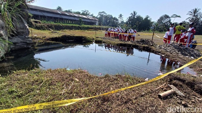 Lokasi kubangan bekas galian batu yang menewaskan tiga remaja di Desa Limpakuwus, Kecamatan Sumbang, Kabupaten Banyumas, Selasa (5/9/2023).