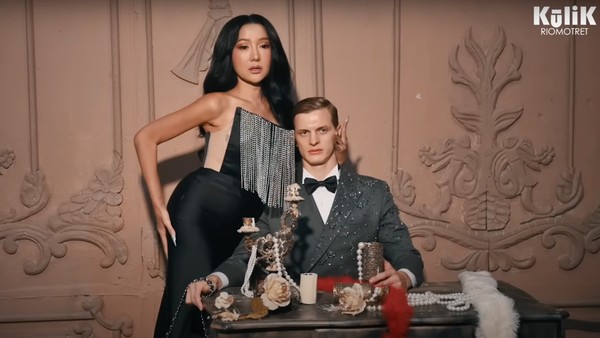 7 Gaya Prewedding Lucinta Luna-Pacar Bule yang Tampil Berani