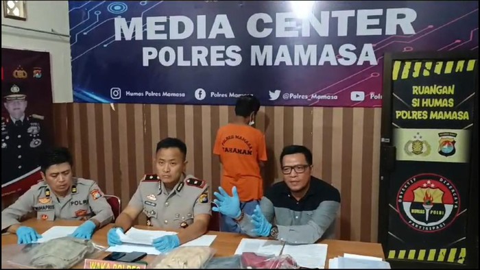 Pria berinisial M (55) di Kabupaten Mamasa, Sulawesi Barat (Sulbar) diamankan polisi karena memperkosa anak kandungnya penyandang disabilitas.