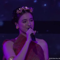 Mawar membawakan lagu bertajuk ‘A Million Dreams’ bersama Paraghita Choir dan penyanyi Lea Simanjuntak. Foto: YouTube | Sekretariat Presiden